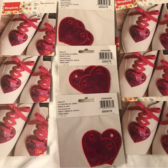 Simplicity White Kids Sneakers with Hot Pink Laces and Sequin Heart Patches - Picture 3 of 3